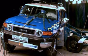 NCAP 2007 Toyota FJ Cruiser side crash test photo