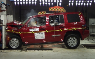 NCAP 2007 Jeep Patriot front crash test photo