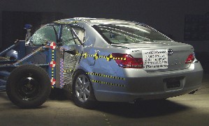 NCAP 2010 Toyota Avalon side crash test photo