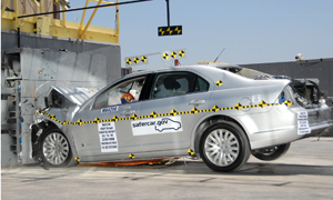 NCAP 2010 Ford Fusion front crash test photo