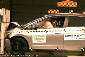 NCAP 2010 Honda Insight front crash test photo