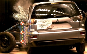 NCAP 2010 Mitsubishi Outlander side crash test photo
