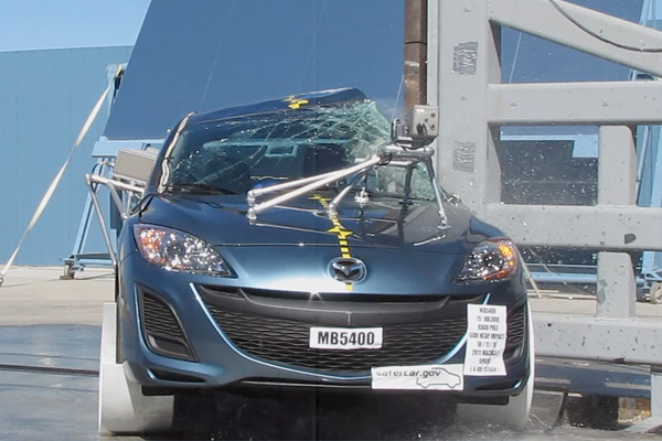 NCAP 2012 Mazda MAZDA3 side pole crash test photo