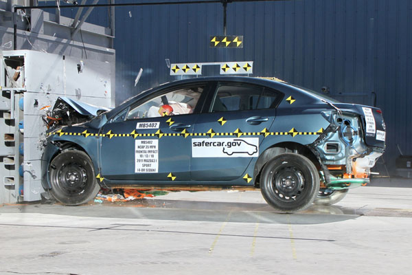 NCAP 2012 Mazda MAZDA3 front crash test photo