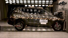 NCAP 2013 Hyundai Santa Fe front crash test photo