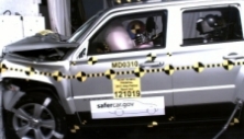 NCAP 2013 Jeep Patriot front crash test photo