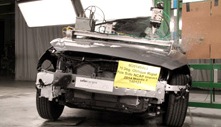 NCAP 2014 Mazda MAZDA3 side pole crash test photo