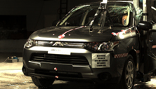 NCAP 2014 Mitsubishi Outlander side pole crash test photo