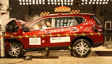 NCAP 2014 Nissan Rogue front crash test photo