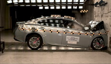 2015 Lexus ES 350 Front Crash Test