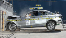 2017 Mercedes-Benz C-Class Sedan Hybrid Front Crash Test