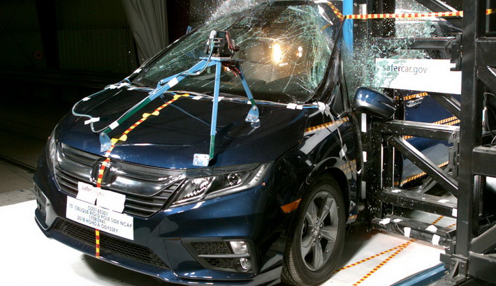 2018 Honda Odyssey Side Pole Crash Test