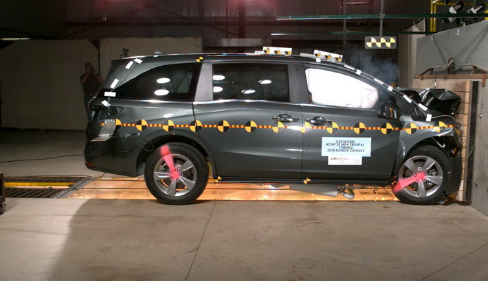 NCAP 2018 Honda Odyssey front crash test photo