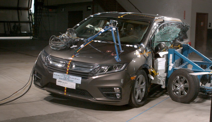 NCAP 2018 Honda Odyssey side crash test photo