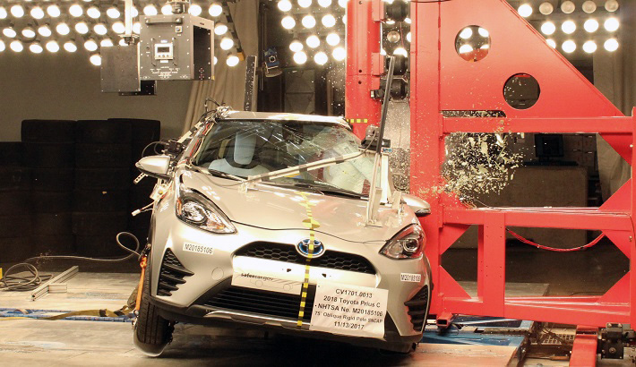 2018 Toyota Prius c Side Pole Crash Test