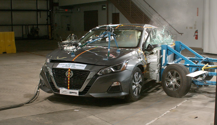 NCAP 2020 Nissan Altima side crash test photo