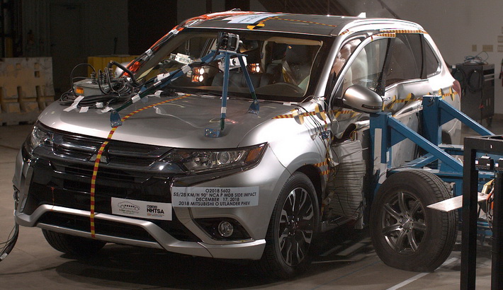 NCAP 2021 Mitsubishi Outlander side crash test photo