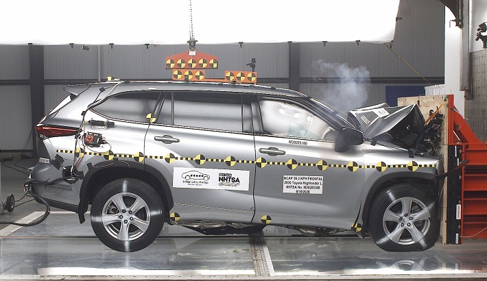 2021 Toyota Highlander Hybrid SUV Front Crash Test