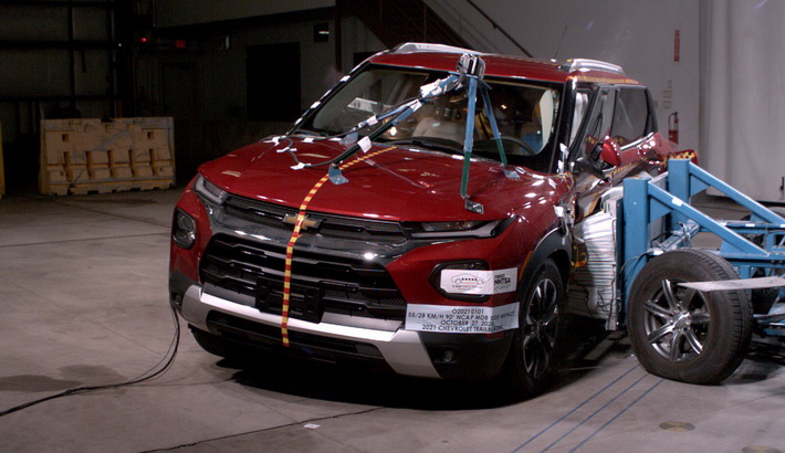 NCAP 2021 Chevrolet Trailblazer side crash test photo