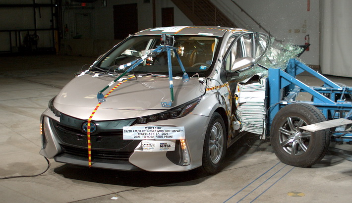 NCAP 2021 Toyota Prius side crash test photo