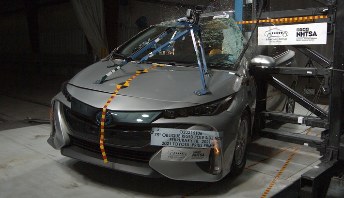 2021 Toyota Prius Prime Side Pole Crash Test