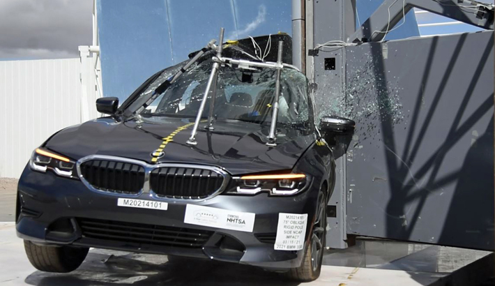 2021 BMW 3 Series Hybrid Side Pole Crash Test