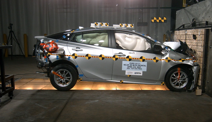 NCAP 2021 Toyota Prius front crash test photo