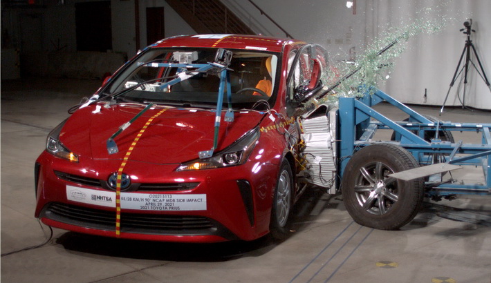 NCAP 2021 Toyota Prius side crash test photo