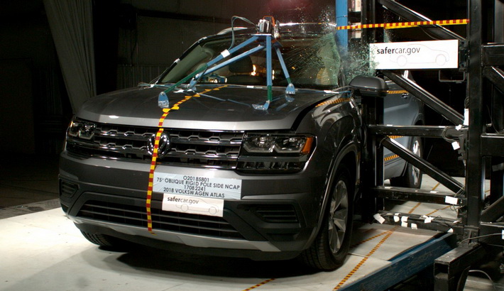 NCAP 2022 Volkswagen Atlas side pole crash test photo