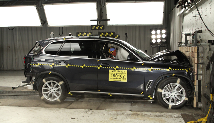 2022 BMW X5 Hybrid Front Crash Test