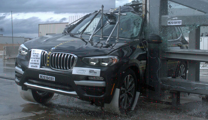 2022 BMW X3 M40i Side Pole Crash Test