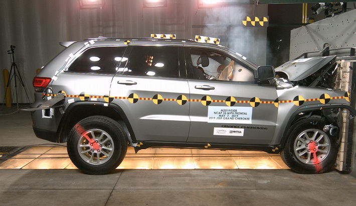 NCAP 2022 Jeep Grand Cherokee front crash test photo