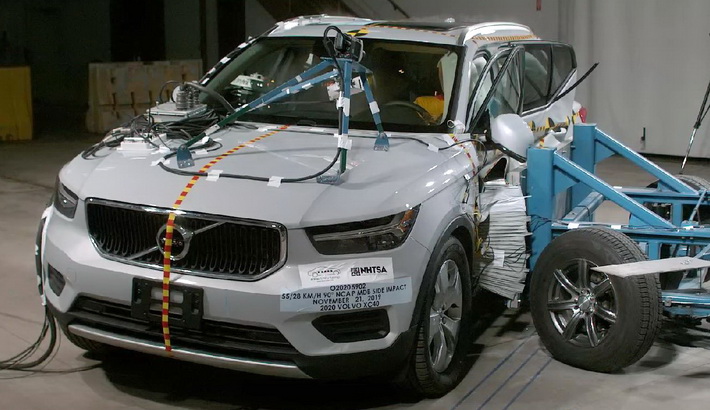 NCAP 2022 Volvo XC40 side crash test photo