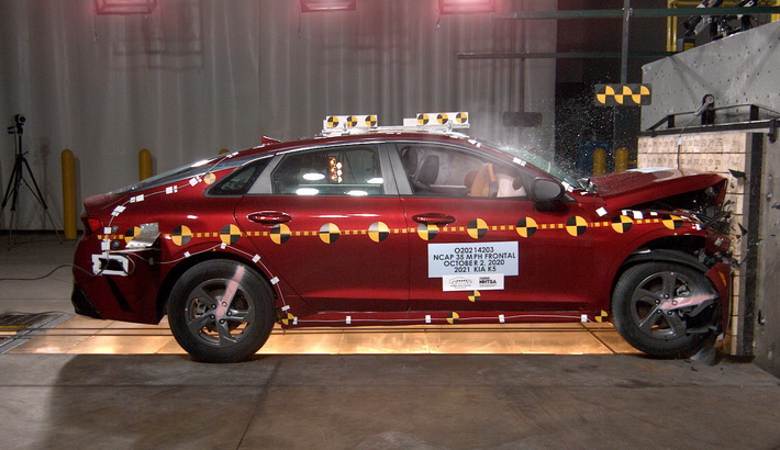 NCAP 2022 Kia K5 front crash test photo