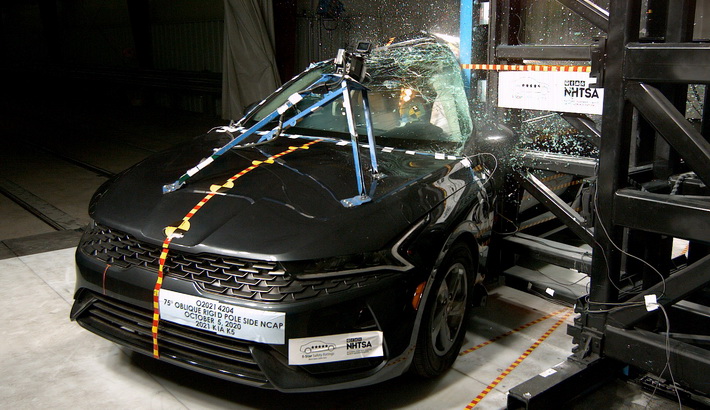 NCAP 2022 Kia K5 side pole crash test photo