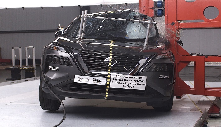 NCAP 2022 Nissan Rogue side pole crash test photo