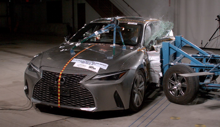 2022 Lexus IS 300 Side Crash Test