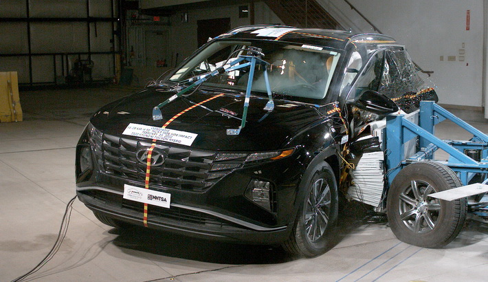 2022 Hyundai Tucson Hybrid Side Crash Test