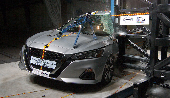 2022 Nissan Altima Side Pole Crash Test