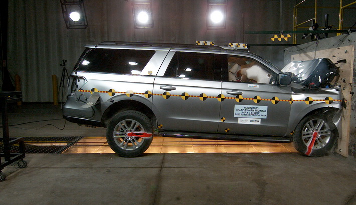 NCAP 2022 Ford Expedition front crash test photo