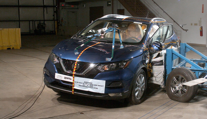 NCAP 2022 Nissan Rogue side crash test photo