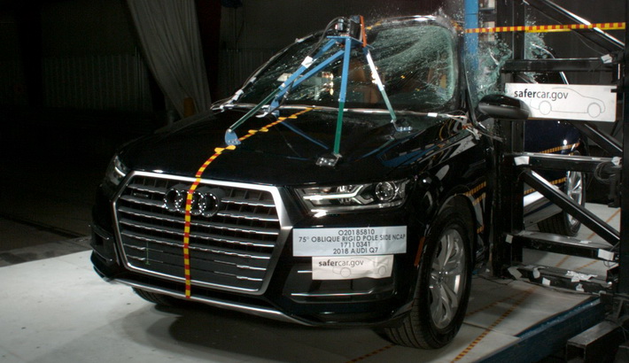 2023 Audi Q7 Side Pole Crash Test