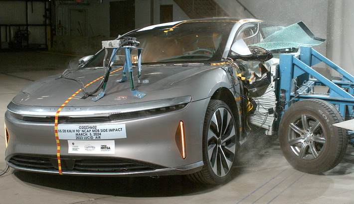 2023 Lucid Air NHTSA side crash test