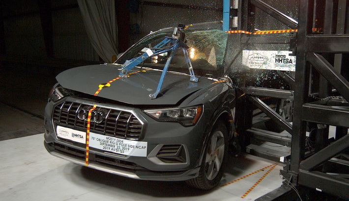 2024 Audi Q3 SUV AWD Side Pole