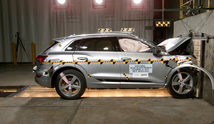 2024 Audi Q8 e-tron NHTSA frontal crash test