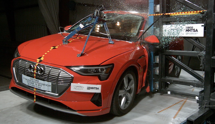 Side pole test — 2024 Audi Q8 e-tron SUV AWD