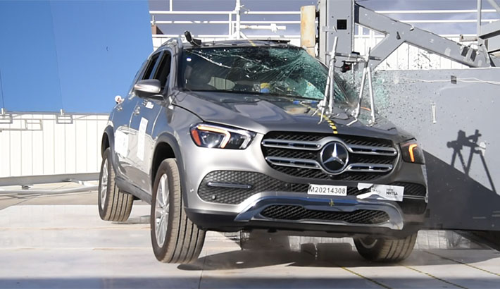 2024 Mercedes-Benz GLE Side Pole crash test