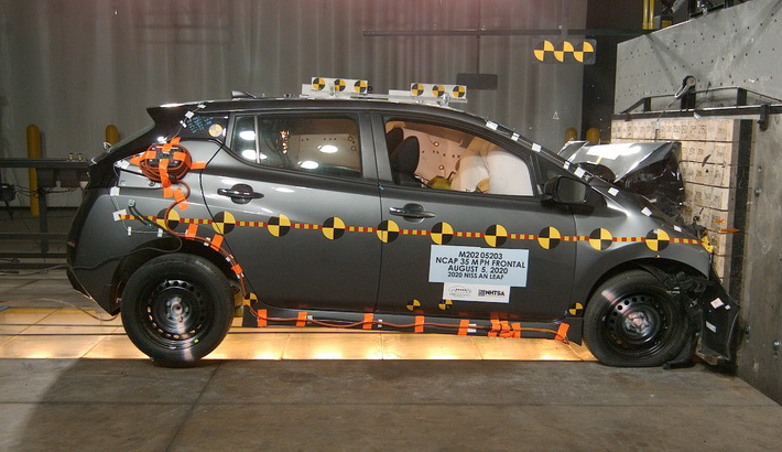 2025 Nissan Leaf NHTSA frontal crash test