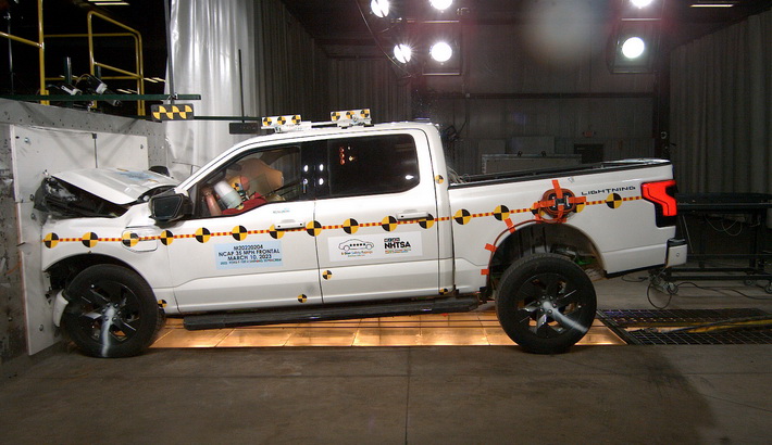 NCAP 2025 Ford F-150 front crash test photo