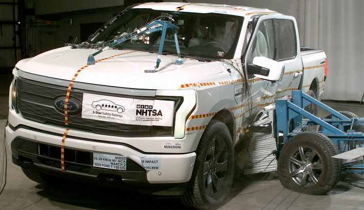 NCAP 2025 Ford F-150 side crash test photo
